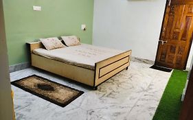 Yellow Homestay - Modern 2Bhk Ac Stay